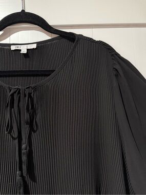 DR2 Black Pleated Tie-Neck Blouse